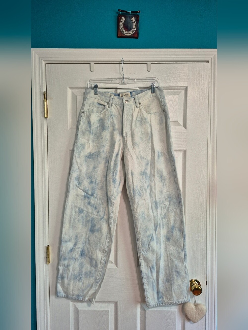 NWOT - Universal Thread Women's Tie-Dye Boyfriend Jeans in Light Blue and White